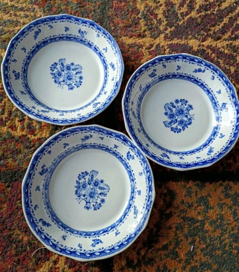 Read more about the article Arabia of Finland “Finn Flower Blue” 5 Inch Fruit Bowl-Set of 3