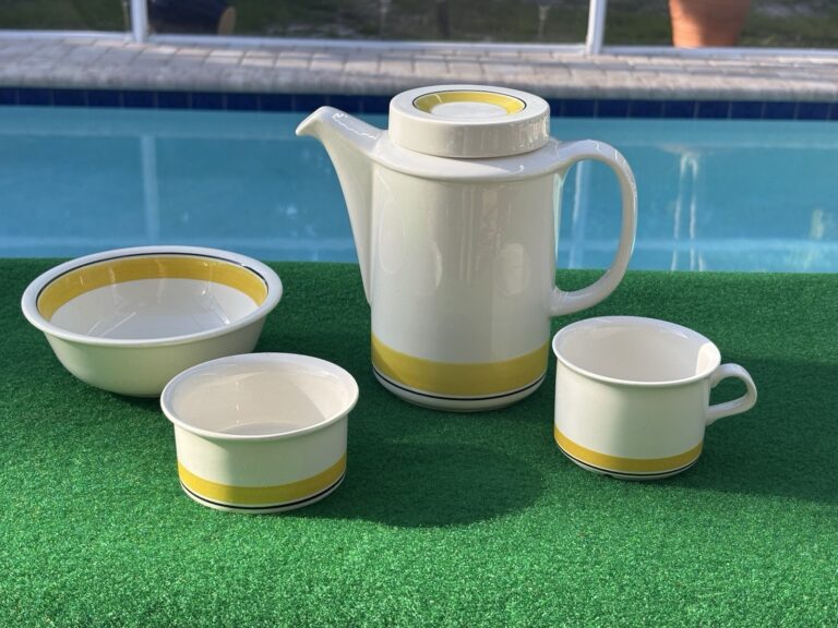 Read more about the article 4 PC. ARABIA FINLAND FAENZA YELLOW (Coffee Pot  Cup  Open Sugar and Cereal Bowl)