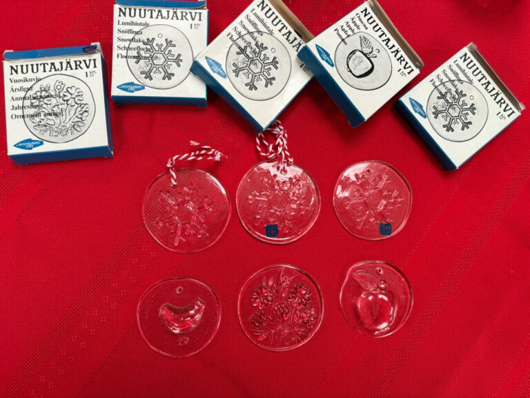 Read more about the article lot of 6 nuutajarvi arabia finland pressed glass christmas ornaments mcm vintage