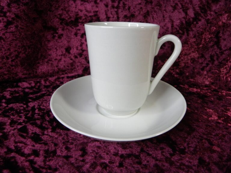 Read more about the article Arabia Pure White Tea Coffee Cups and Saucers Multiples Available Made in Finland