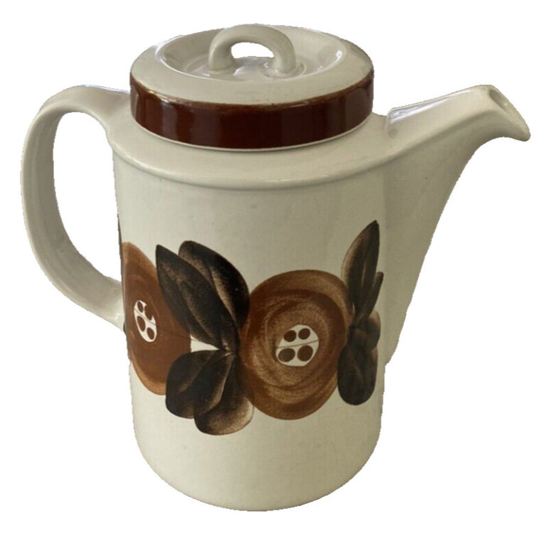 Read more about the article Arabia of Finland Rosmarin Coffee Pot with Lid Brown 5 Cup Vintage Hand Painted