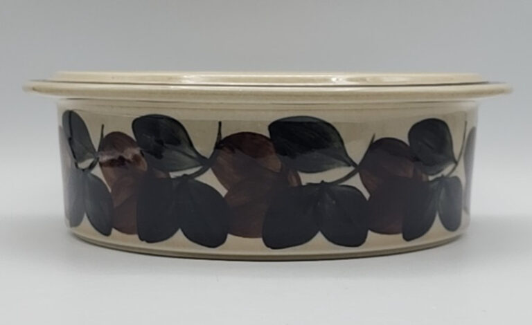 Read more about the article Ruija Troubadour Arabia of Finland Round Vegetable Bowl Serving Bowl 9 1/4″