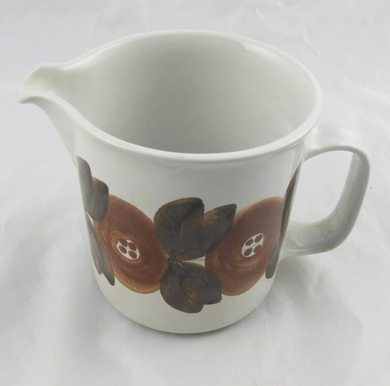 Read more about the article Arabia Finland Rosmarin Brown Pitcher 5-1/4″ by 7-1/4″ Ulla Procope