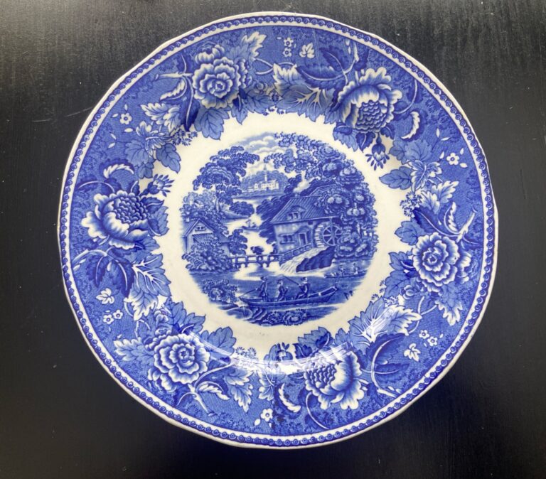 Read more about the article Arabia Landscape Blue Dinner Plate VGC 10″