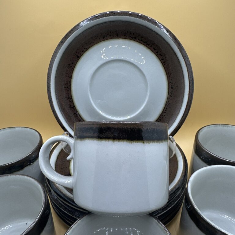 Read more about the article Vintage 1970s Arabia Finland Karelia Tea Coffee Cup And Saucer  SET OF 6