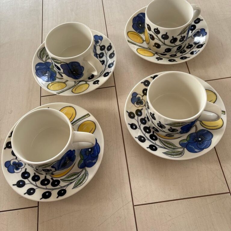 Read more about the article ARABIA paratiisi tea cup saucer set of 4