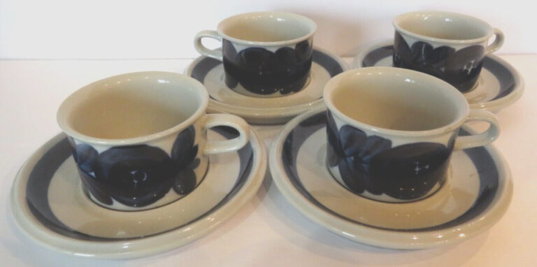 Read more about the article Arabia of Finland Flat Cups and Saucers Set of 4 Cobalt Blue Espresso Size Signed