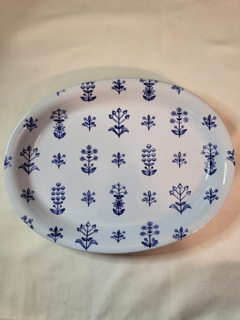 Read more about the article Blue Tapestry 12″ Oval Platter Vintahe Excellent Condition