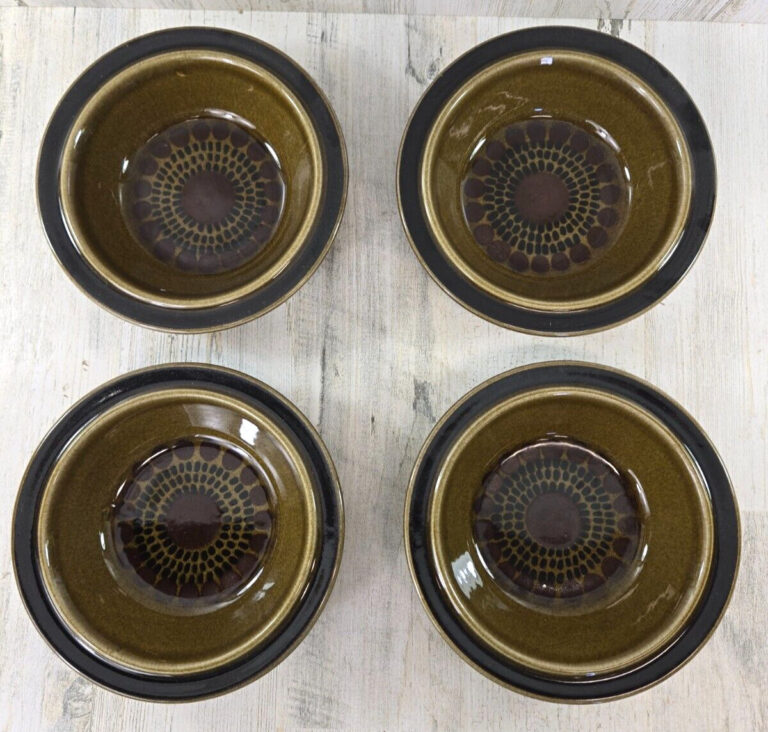 Read more about the article Arabia of Finland Kosmos 4 Rim Cereal Bowls Gunvor Olin Gronqvist (C)