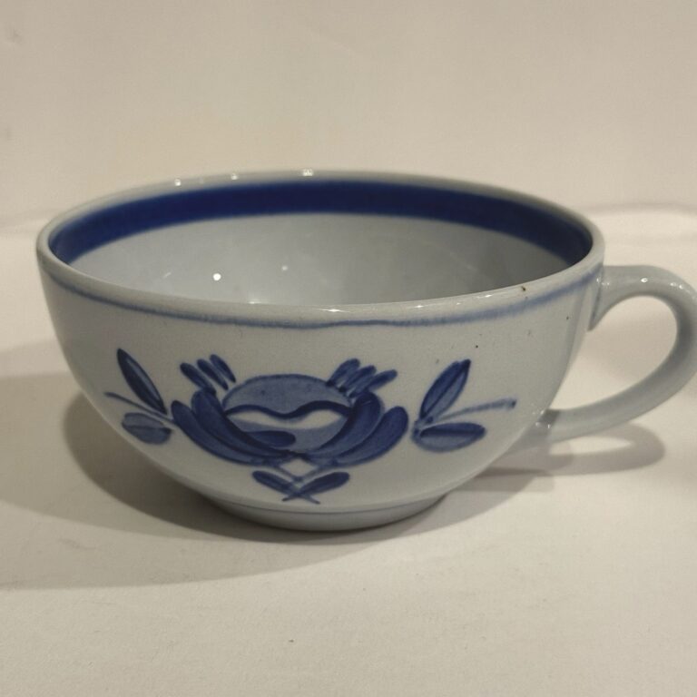 Read more about the article VTG Arabia Finland Blue Rose Teacup