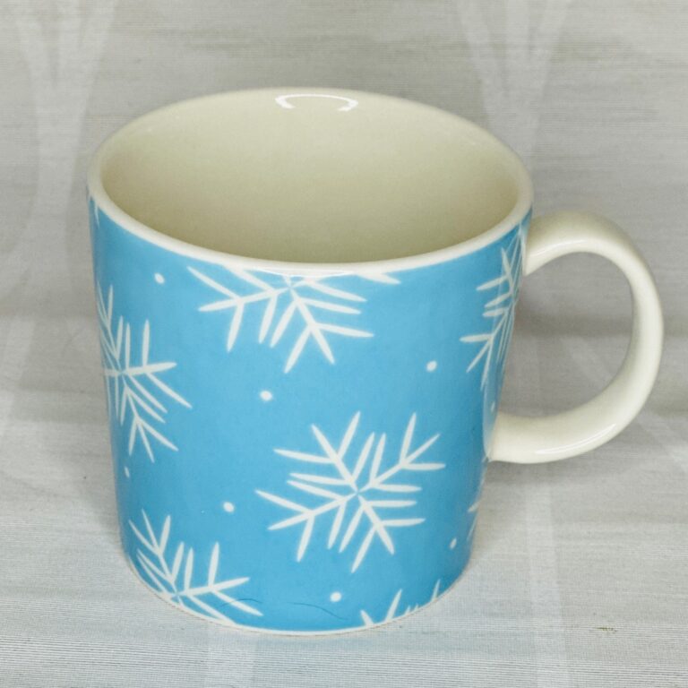 Read more about the article Arabia Finland Teema iittala Blue Snowflake Mug EUC