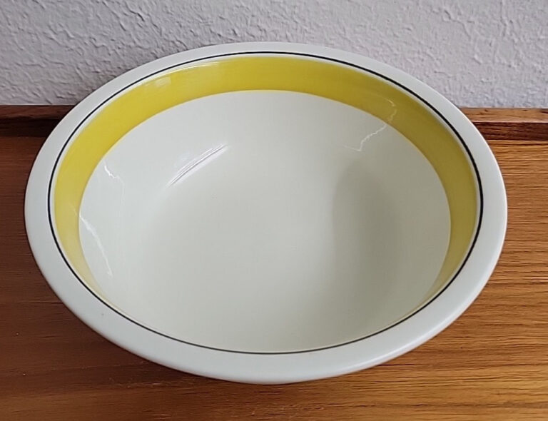 Read more about the article Arabia Finland Faenza Yellow Cereal Bowl Stripe Black Vintage 6 1/4″ Soup Fruit