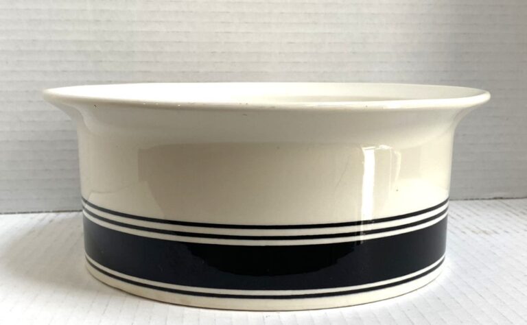 Read more about the article ARABIA  FAENZA SERVING BOWL  WHITE w/ BLACK STRIPES  PORCELAIN  FINLAND