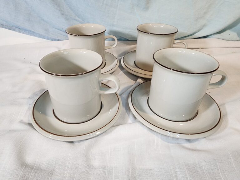 Read more about the article Arabia Finland Fennica Vintage Cups and Saucers  Set of 4 Nice!
