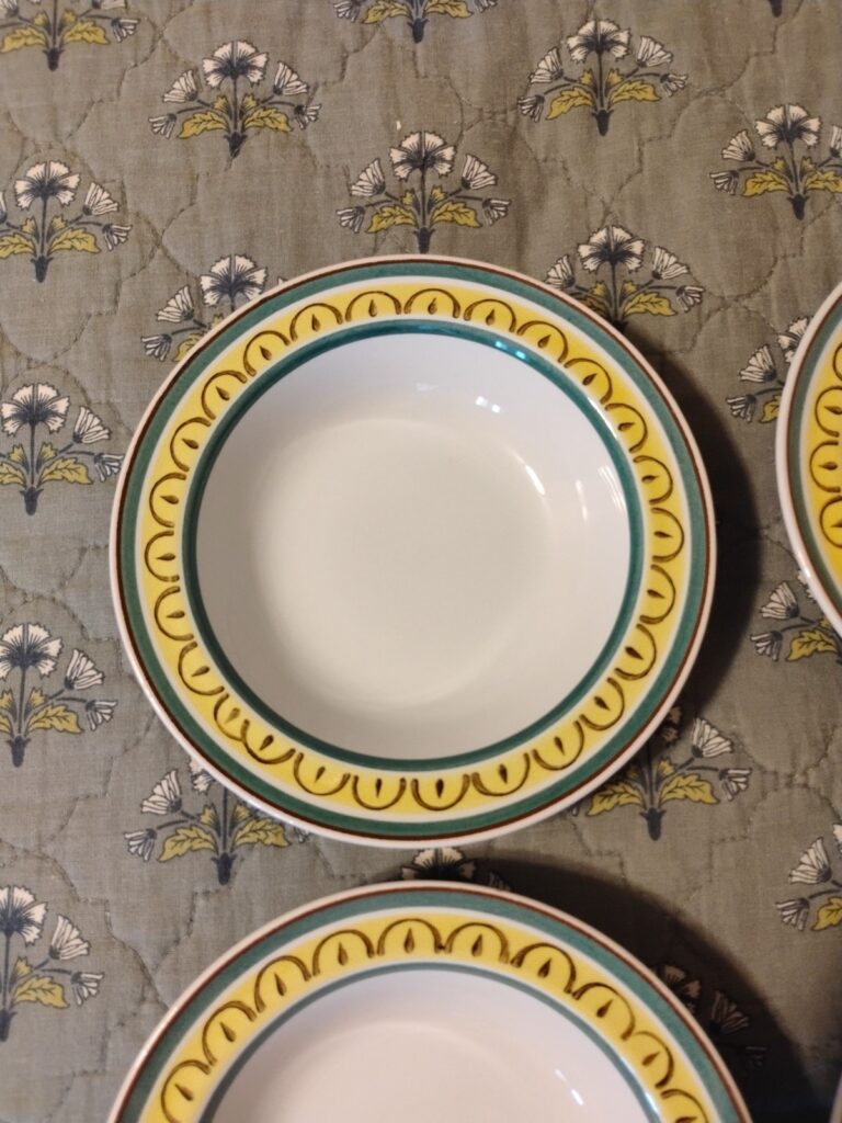 Read more about the article 8- Vintage Arabia Of Finland “Crownband” 6 1/2″ Bowls.