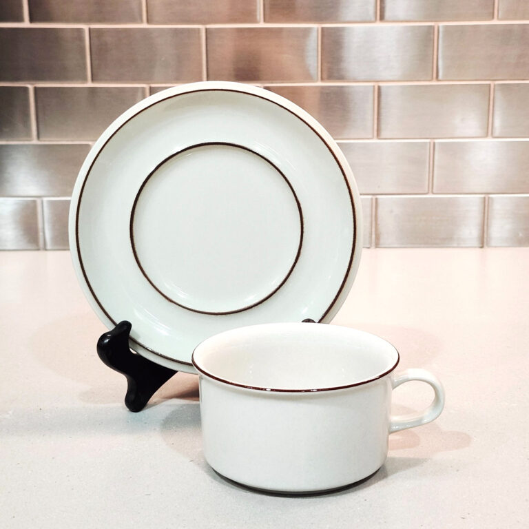 Read more about the article Arabia Finland Fennica Beige Brown Band Flat Cup and Saucer Set