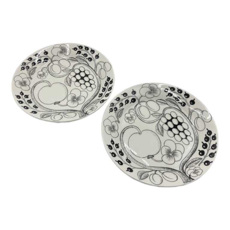 Read more about the article Arabia Paratiisi 25.5cm Plates Black Set of 2
