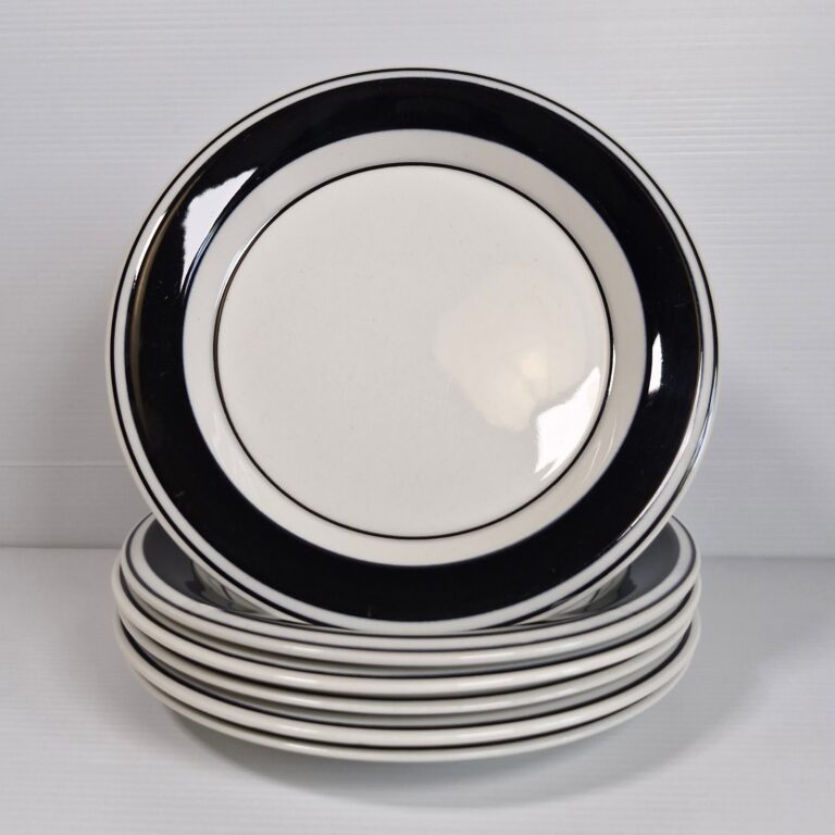 Read more about the article Arabia Närtsila Finland Faenza Black 6 Bread And Butter Plates 16.75cm 6 1/2″