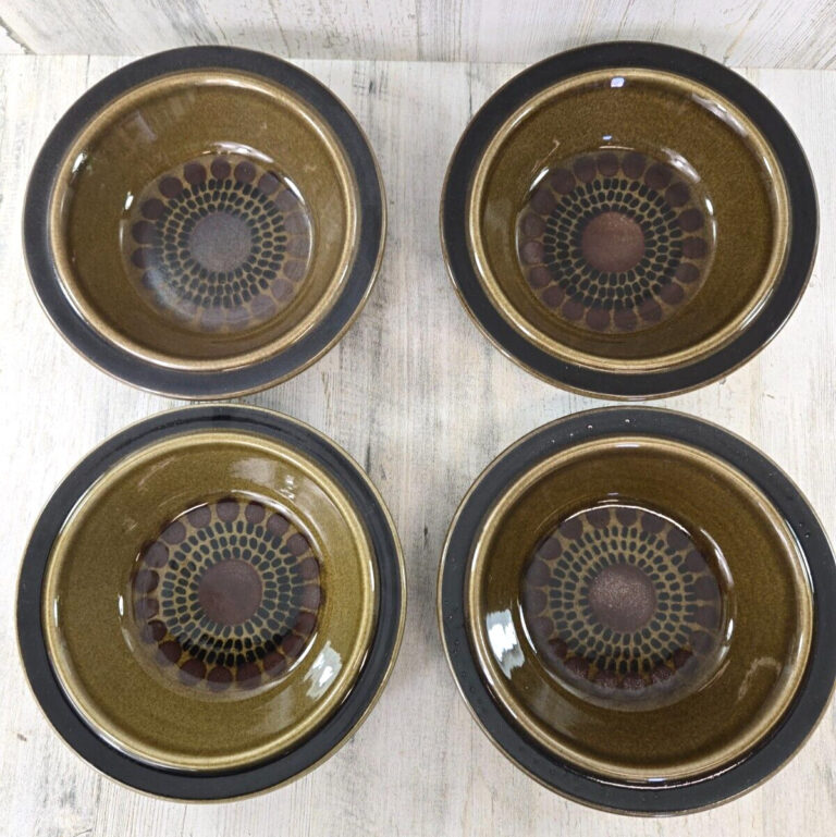 Read more about the article Arabia of Finland Kosmos 4 Rim Cereal Bowls Gunvor Olin Gronqvist (B)