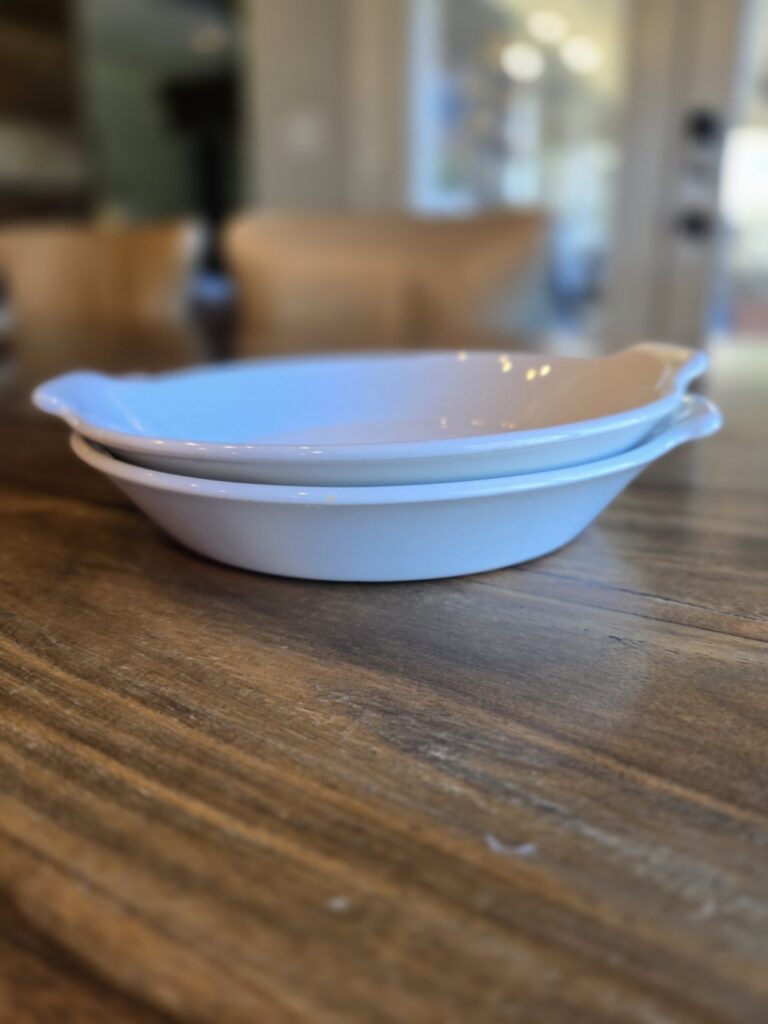 Read more about the article Arabia Finland 2 White Dishes Set Shallow Round With Handles