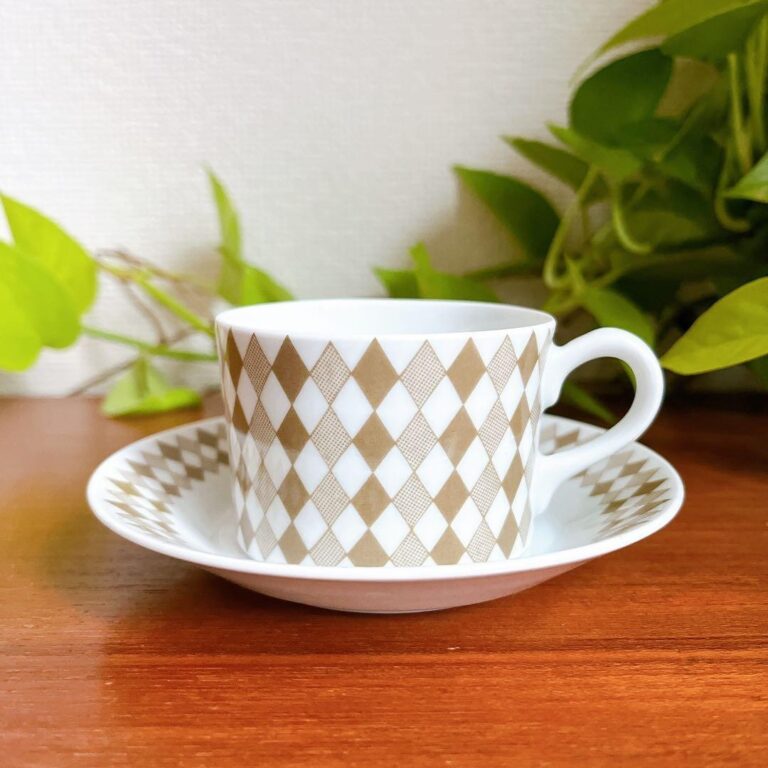 Read more about the article Arabia Rare Pajazzo Cup and Saucer Scandinavian Tableware ARABIA ②