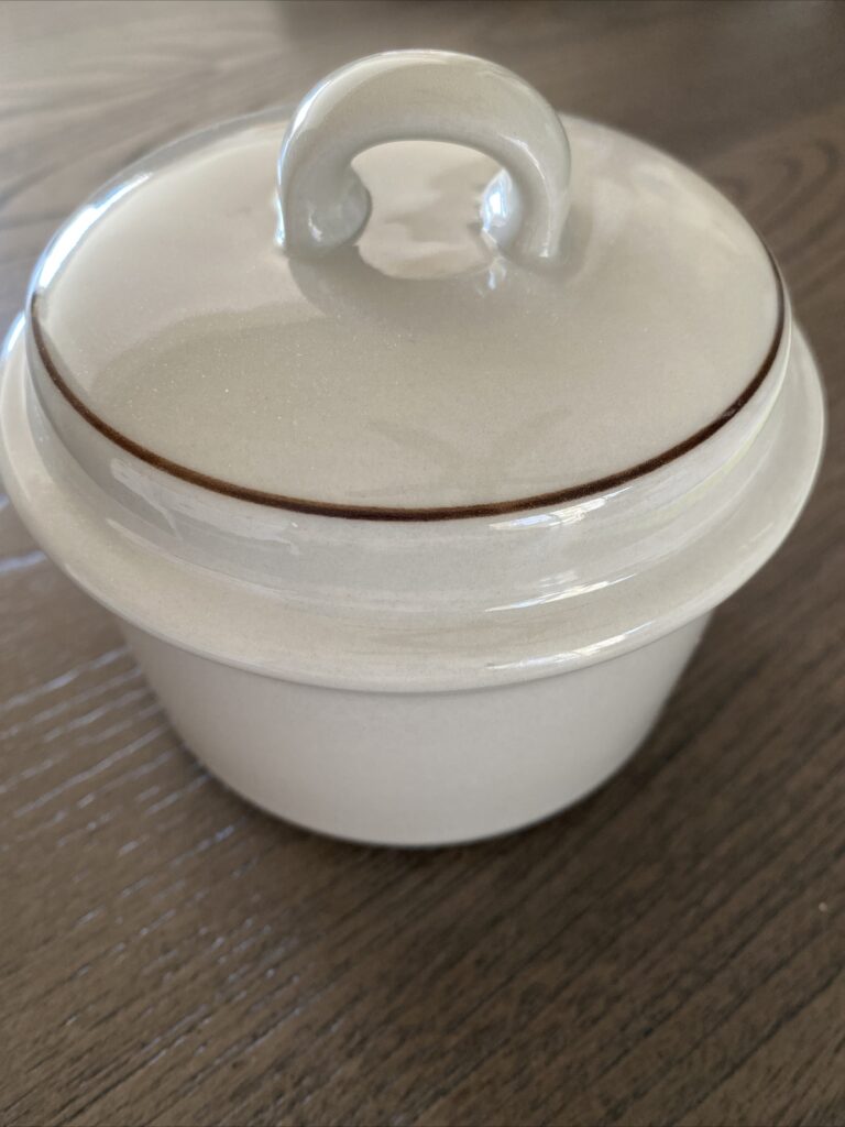 Read more about the article Arabia of Finland Fennica Sugar Bowl and Lid