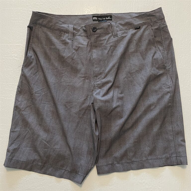 Read more about the article Travis Mathew 36 x 10″ Gray Check Plaid Performance Stretch Tech Golf Shorts