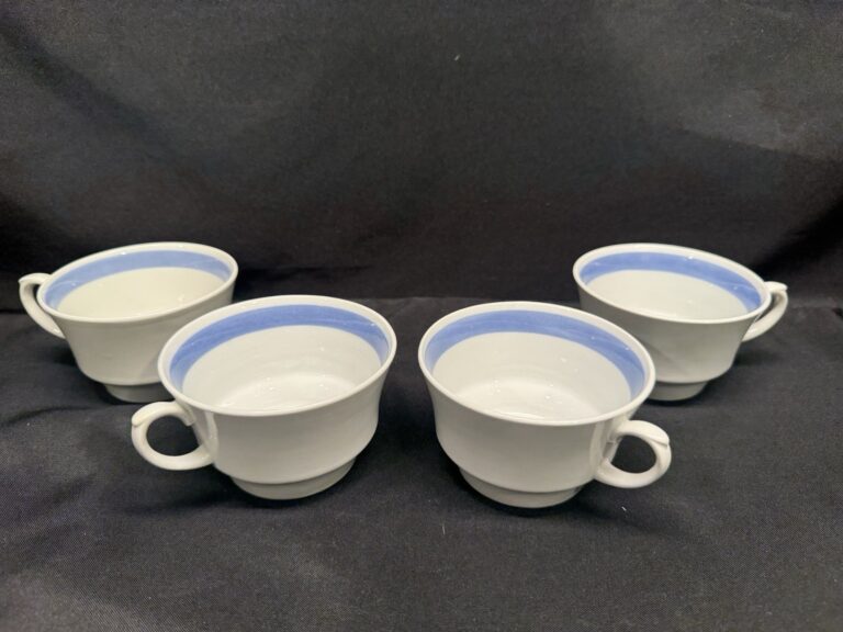 Read more about the article Arabia Blue Ribbon Suomi Striped White and Blue Tea Espresso Cups Set Of 4 Finland