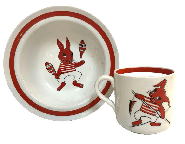 Read more about the article Vintage ARABIA FINLAND Red Bunny Rabbit  Mug and Bowl Set