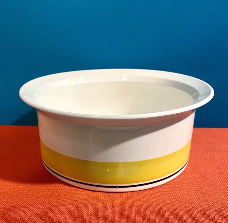 Read more about the article Finland ARABIA FAENZA YELLOW BOWL Mixing Serving Vegetable 8.75″ Round 3.5 H