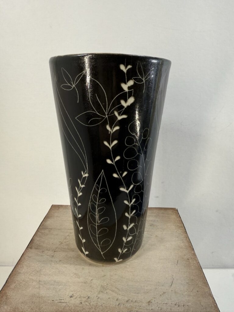 Read more about the article Arabia Finland 8” Tall Flowers and Leaves Pottery Vase Black and White