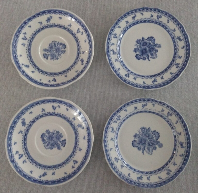 Read more about the article 4 Arabia Finland Finn Flower Blue White 5.5″ Small Plates/Saucers Finnish Design