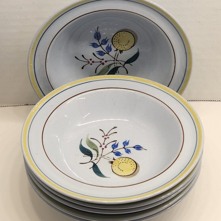 Read more about the article Vintage Arabia Finland Windflower Pattern Soup Bowls Set of 6