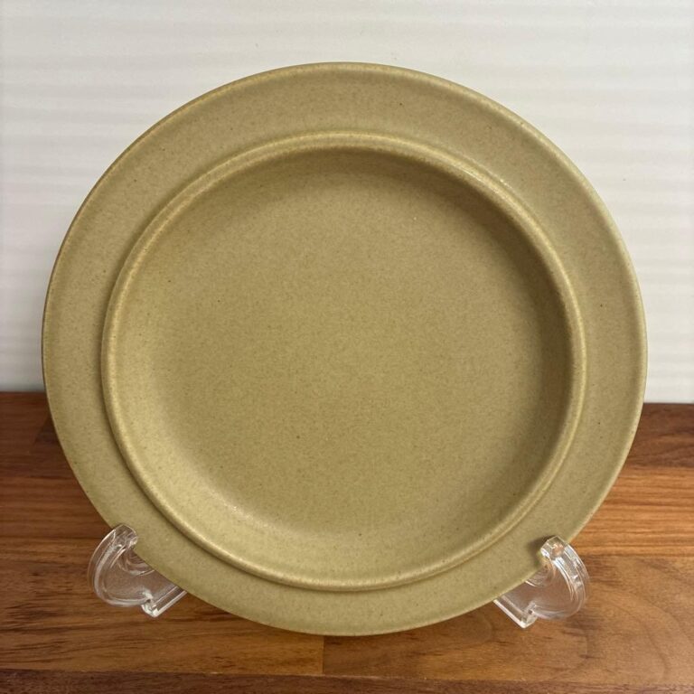 Read more about the article Arabia S model plate 20cm special color beige bread plate cake plate
