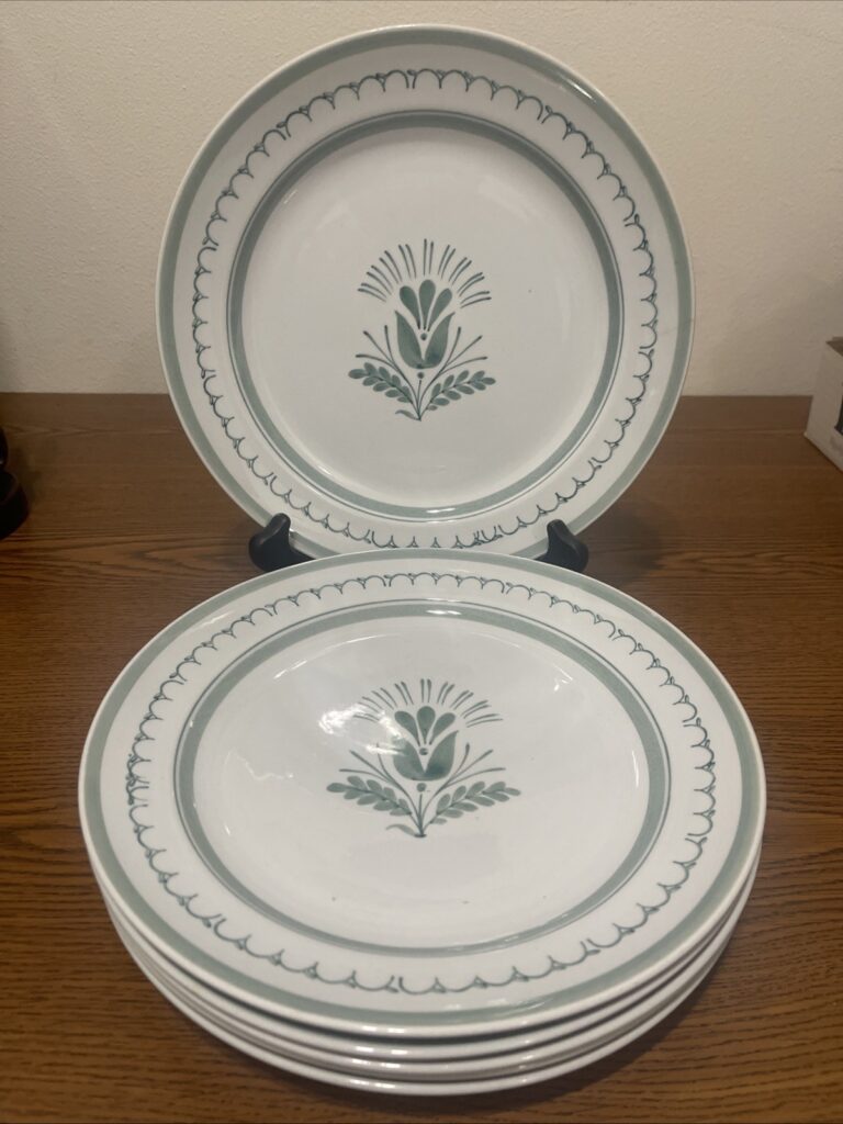 Read more about the article Set of 6 Arabia of Finland Green Thistle  9 3/8″ Dinner Plates Hand painted