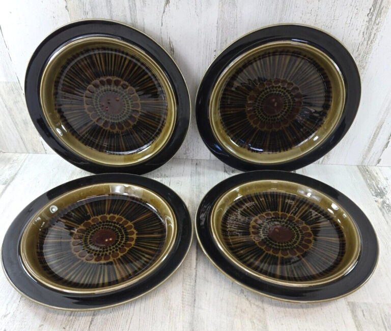 Read more about the article Arabia of Finland Kosmos Dinner Plates Gunvor Olin Gronqvist MCM (A)