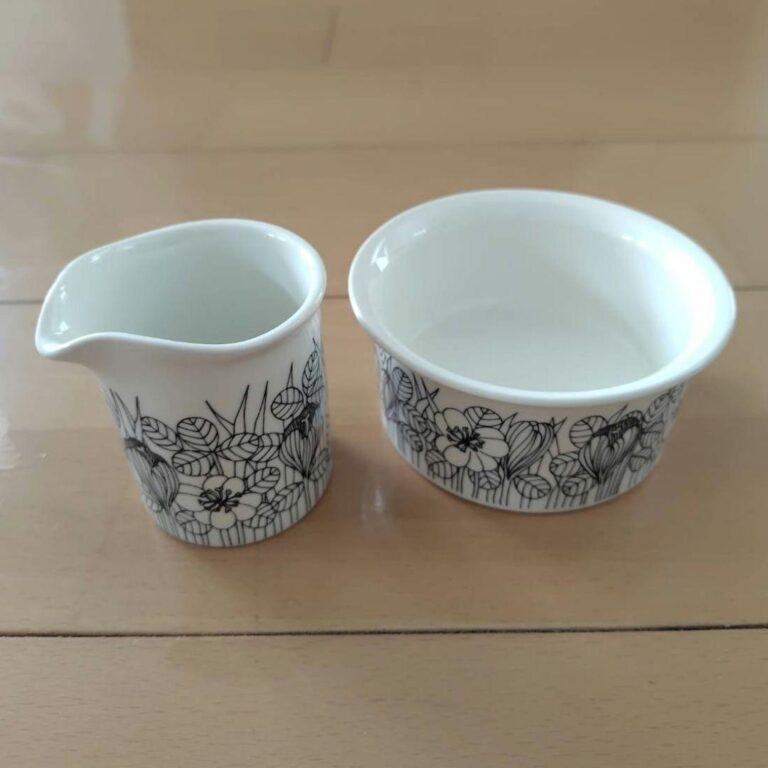 Read more about the article Arabia Krokus Sugar Bowl and Creamer 9x5cm Vintage Antiques
