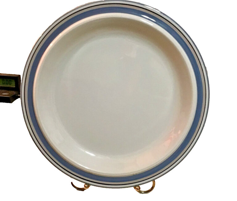 Read more about the article Vintage Arabia of Finland Uhtua Inkeri Leivo Erving Serving Rimmed Platter 13″