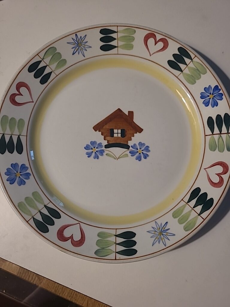 Read more about the article Arabia – Pirtti Finland 10″ Dinner Plate Handpainted 1960s *see Description