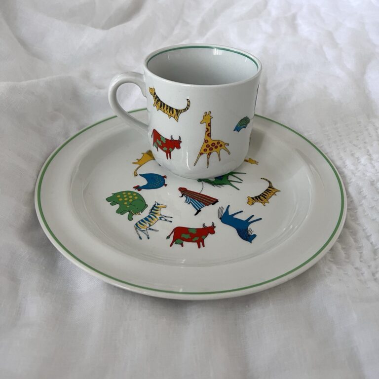 Read more about the article Arabia Made In Finland Children’s Plate And Mug Set Zoo Parade Green Stripe