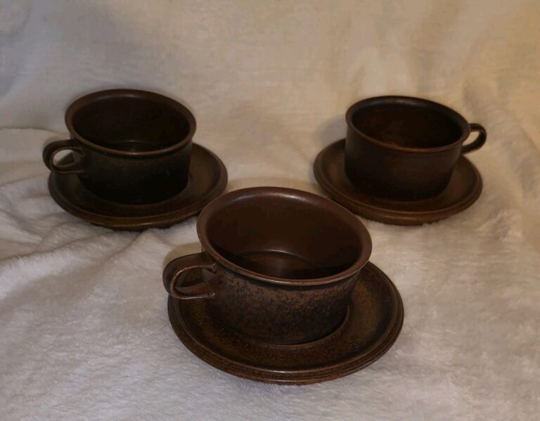 Read more about the article Set of 3 Vintage Arabia Finland Ruska Stoneware Tea Or Coffee Cups and Saucers