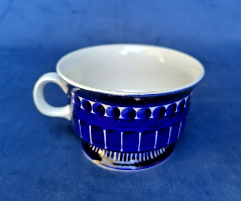 Read more about the article Arabia Finland Valencia Footed coffee Cup –  Hand Painted – NEW – NO Saucer