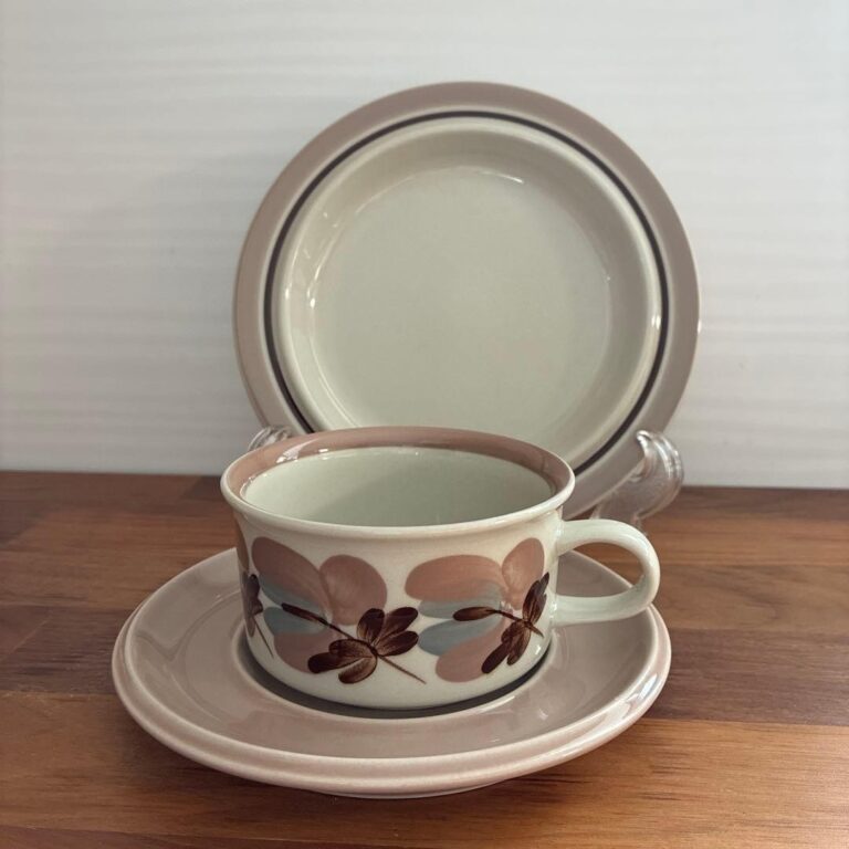 Read more about the article Arabia Koralli Tea Cup Saucer Plate Trio Set Raija Uosikkinen