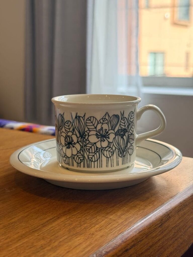 Read more about the article ARABIA Vintage Krokus (Monotone) Cup and Saucer