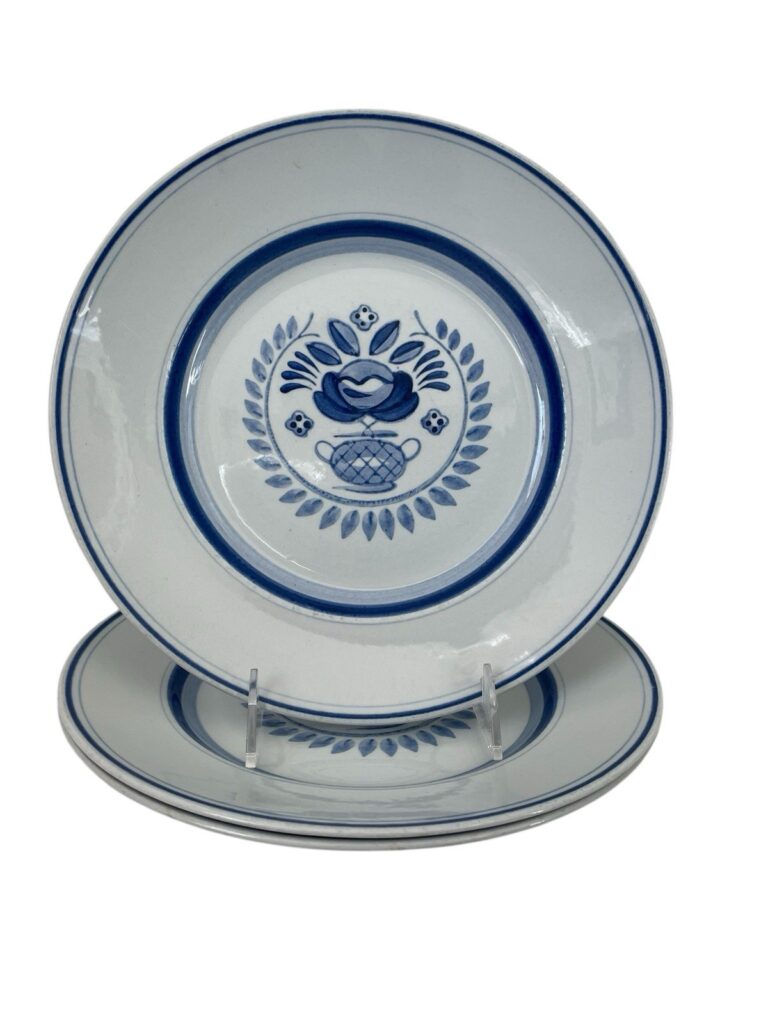 Read more about the article Arabia of Finland BLUE ROSE Dinner Plate 10 1/4″ Set Of 3