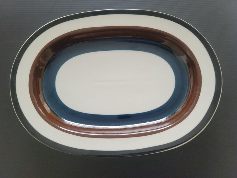 Read more about the article Arabia Kaira Finland Hand Painted  Oval Platter