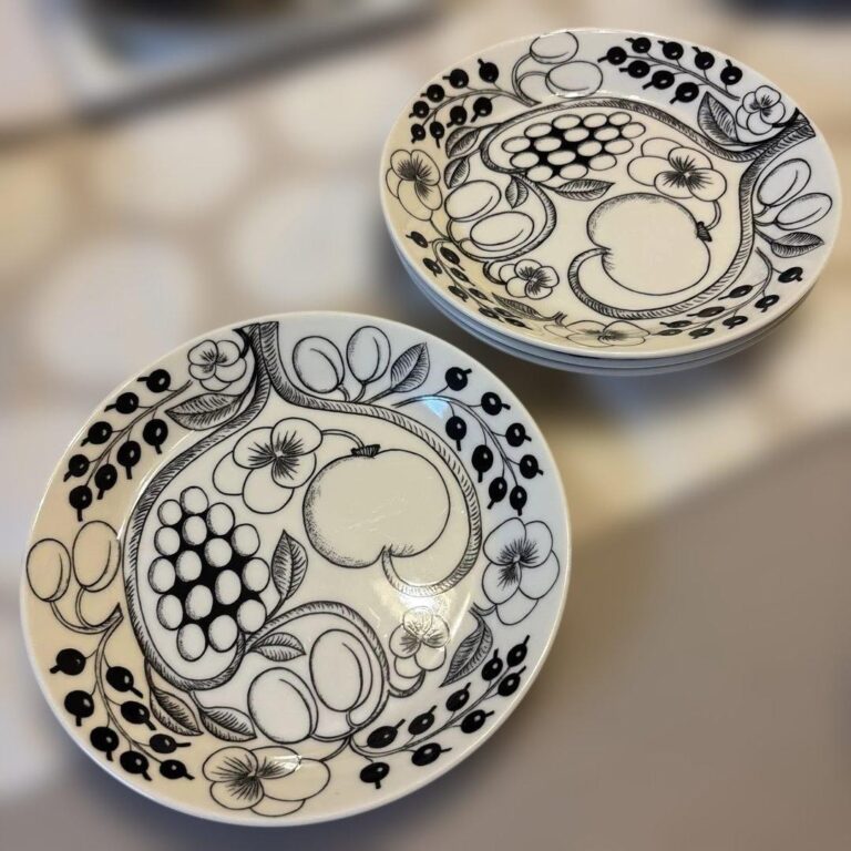 Read more about the article ALABIA Arabia black paratissi plate set of 4