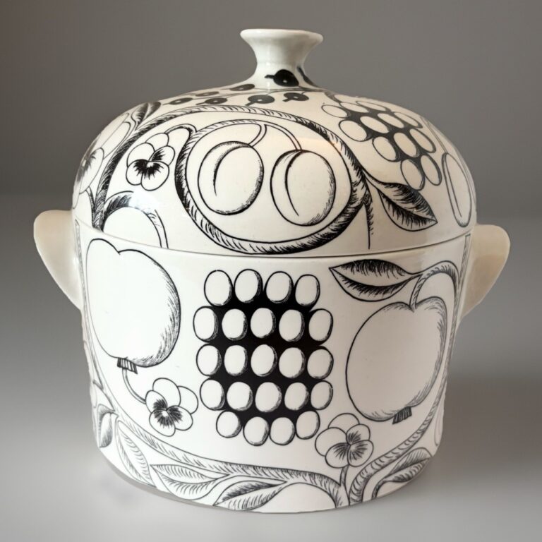 Read more about the article ARABIA FINLAND Paratiisi Large Canister Tureen by Birger Kaipiainen Vintage 1971