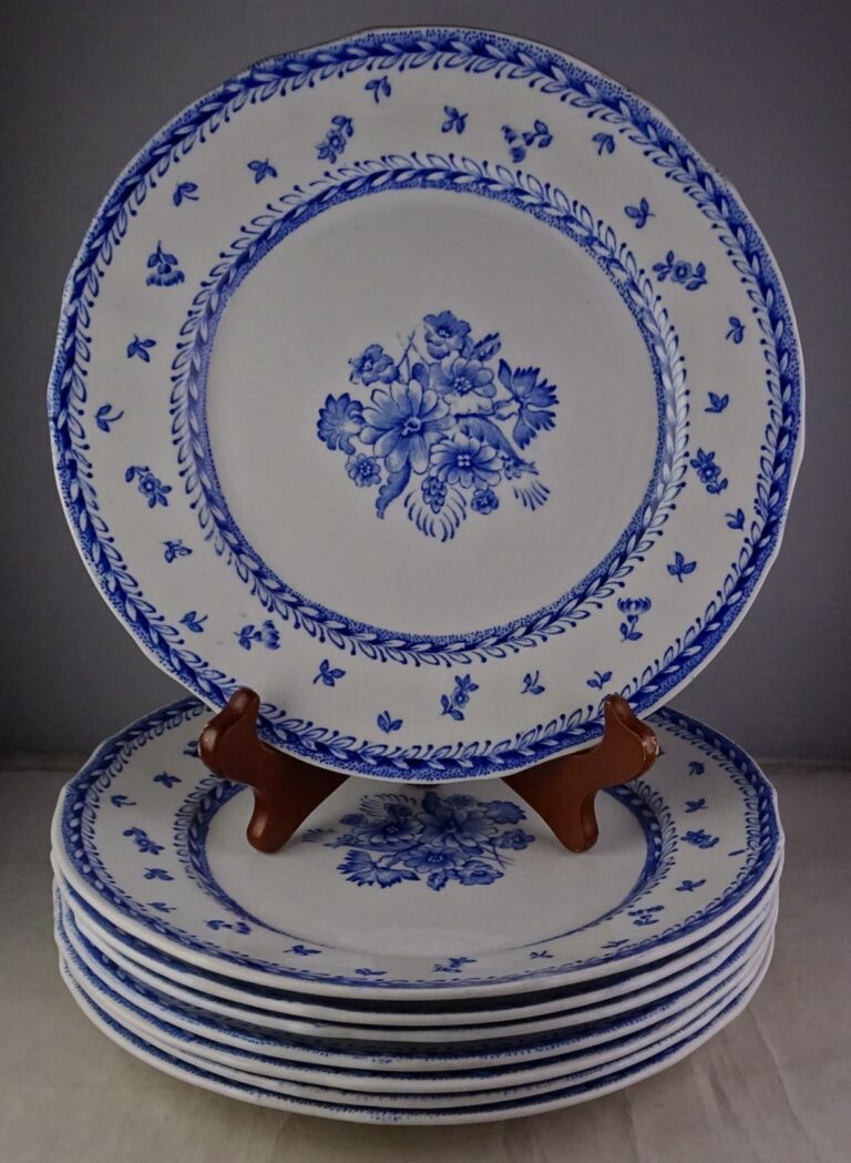 Read more about the article Eight Arabia Finn Flower Blue Luncheon Plates – Excellent Condition