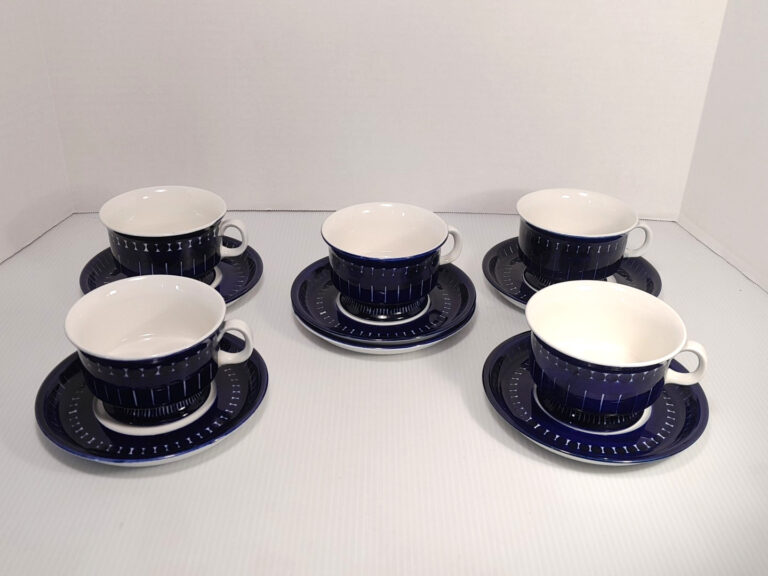 Read more about the article 5x Arabia Finland Valencia Coffee Cup and Saucer Cobalt Blue Ulla Precope MCM